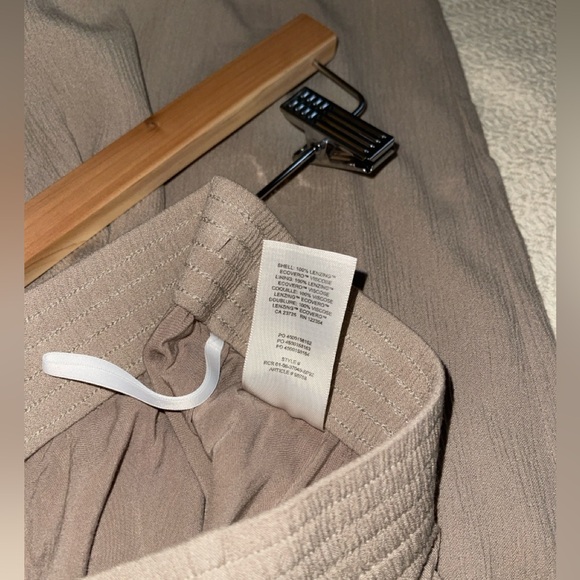 Aritzia Babaton Tribute Wide Leg Pants (Fluent Taupe) - Picture 10 of 11